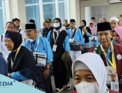 445 Jemaah Haji Asal Indramayu Terbang Perdana dari Kertajati, Anggota DPR RI Kritik Layanan BIJB