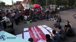 Bawa Spanduk ‘Indramayu Darurat Predator Anak’, Mahasiswa Desak Oknum Guru Ekskul Segera Ditangkap